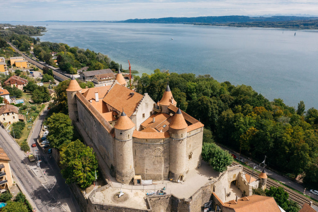Vue aérienne du château de Grandson - Photo : Raphaël Dupertuis Vue extérieure du château de grandson