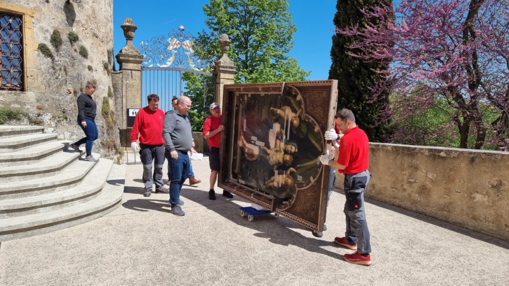 Déménagement du tableau de la vierge à la rose Déménagement du tableau de la vierge à la rose